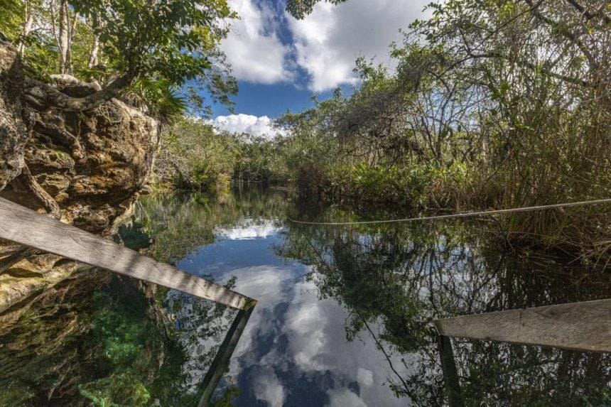 Cenote escondido stairs